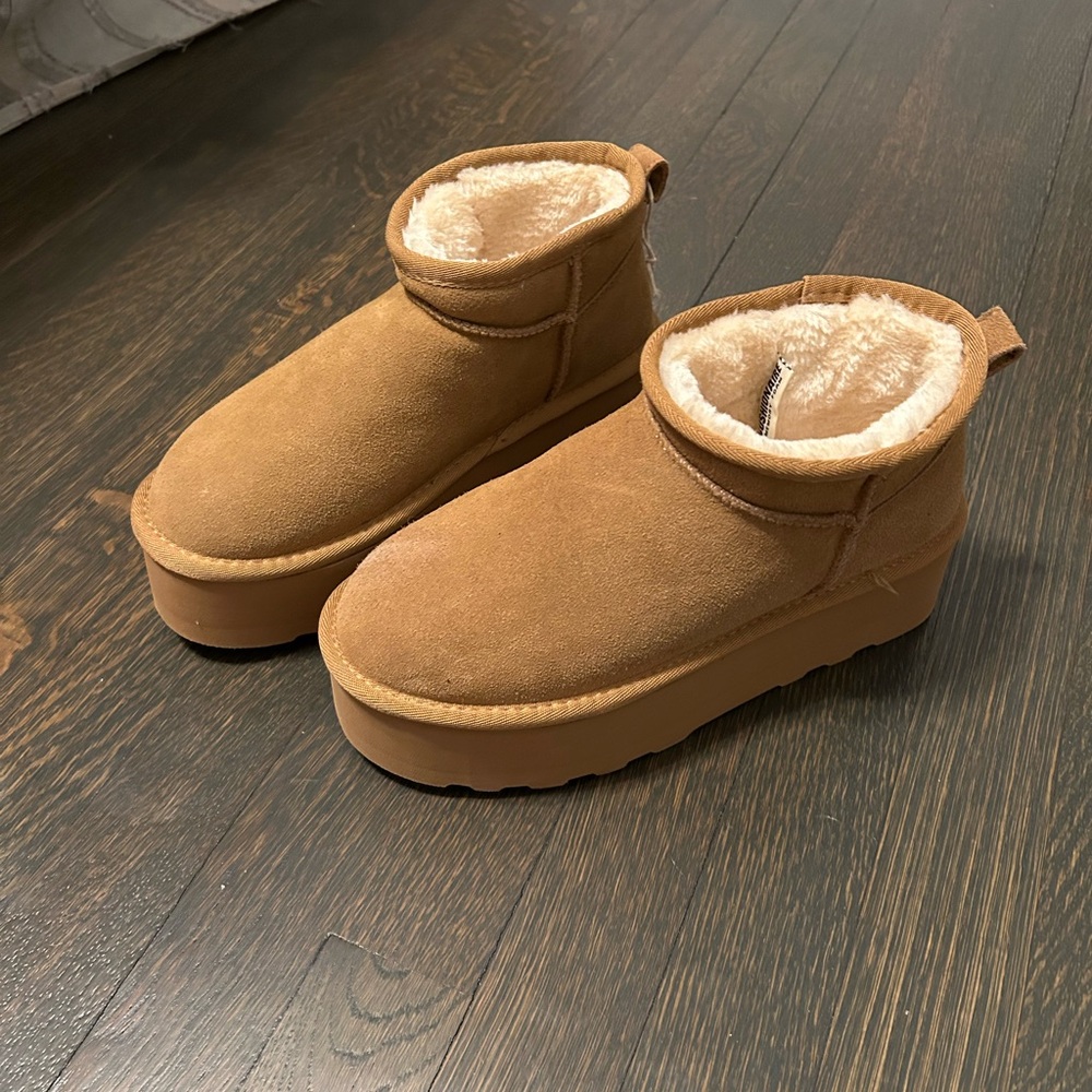 Cushionaire Hippy Cozy Platform Ankle Boot